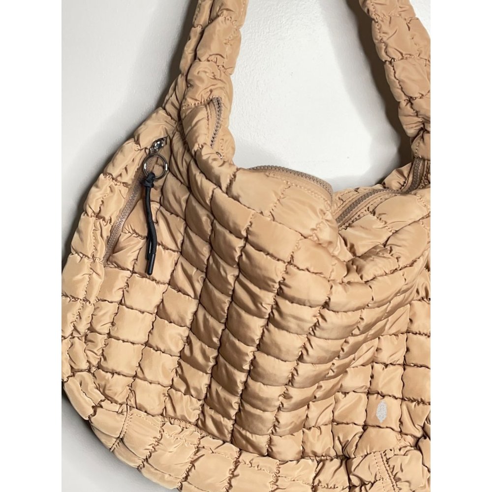 Free People FP MOVEMENT Quilted Carryall Bag Tote in Desert Sands Tan NEW Defect - Picture 2 of 6